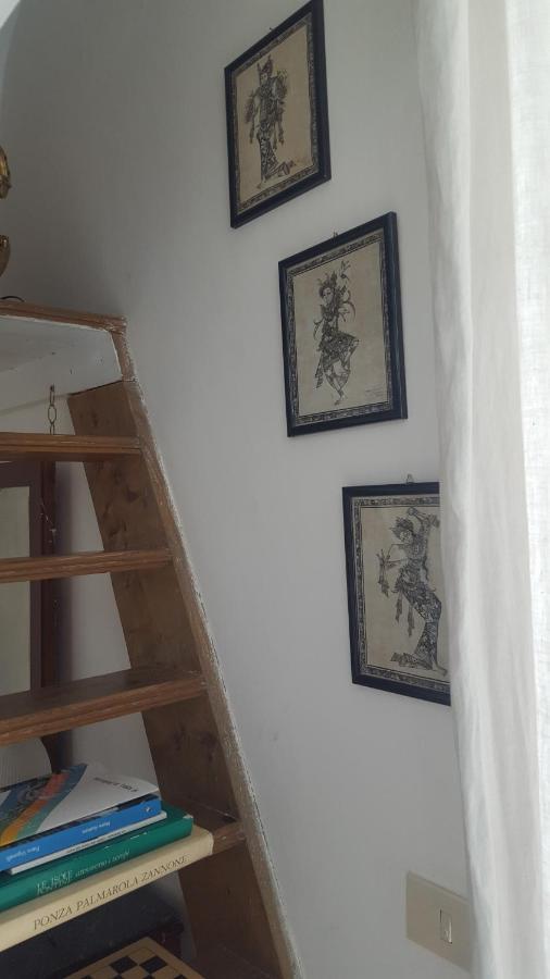 La Casa Sugli Archi Hotel Ponza Bagian luar foto