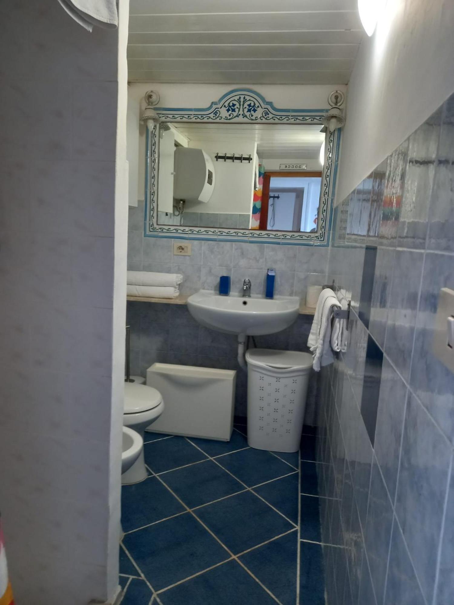 La Casa Sugli Archi Hotel Ponza Bagian luar foto