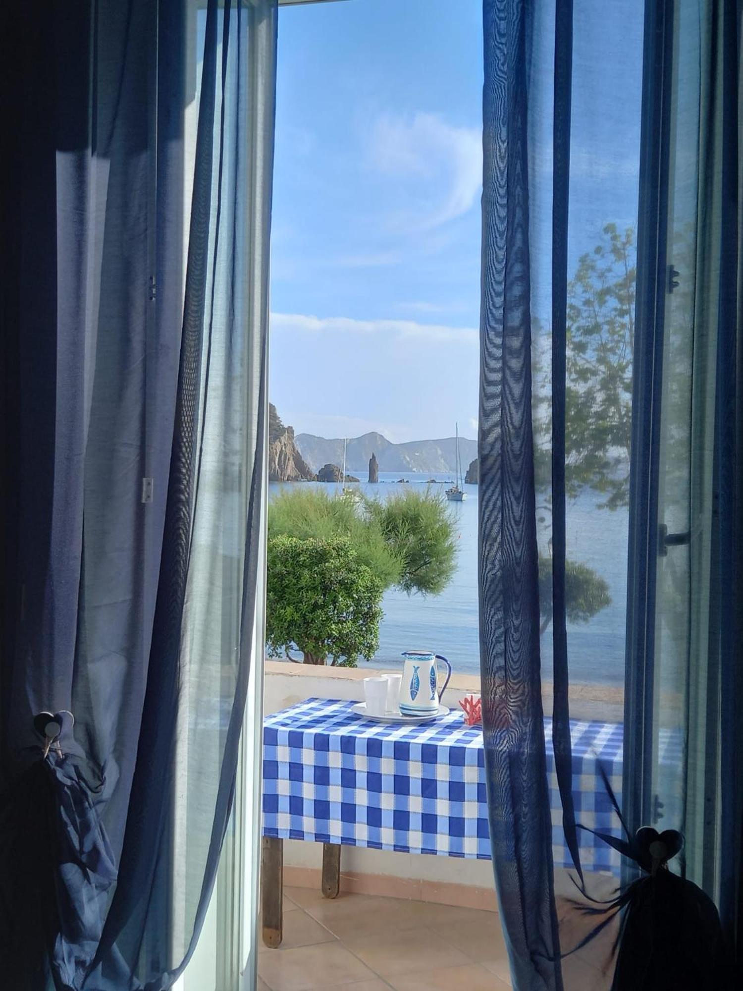 La Casa Sugli Archi Hotel Ponza Bagian luar foto